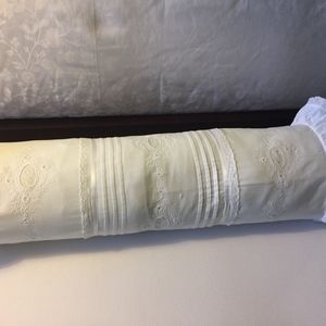 TRIO of WHITE VINTAGE LOOK THRO PILLOWS (3)